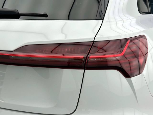 Certified 2024 Audi Q8 e-tron Premium Plus w/ Premium Plus Package AWD/4WD image 10