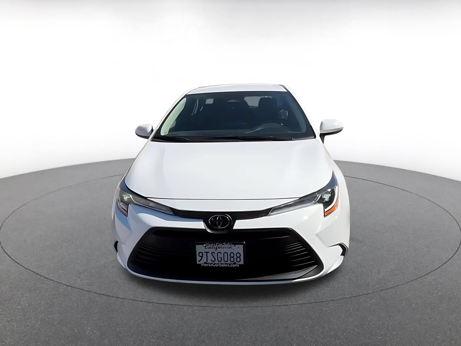 Used 2025 Toyota Corolla LE FWD image 4