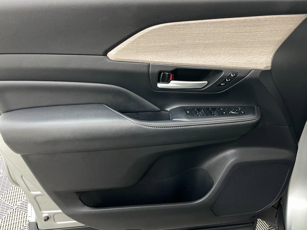 Used 2024 Toyota Grand Highlander XLE image 31