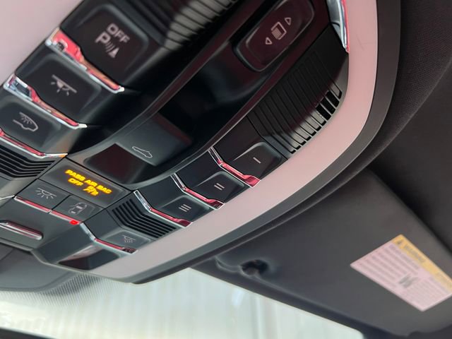 Used 2018 Porsche Cayenne Platinum Edition image 33