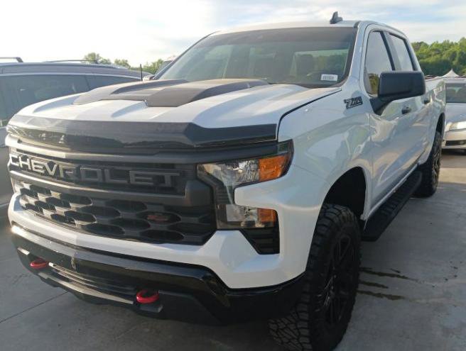 Used 2023 Chevrolet Silverado 1500 Custom Trail Boss w/ LPO, Dark Essentials Package AWD/4WD image 2