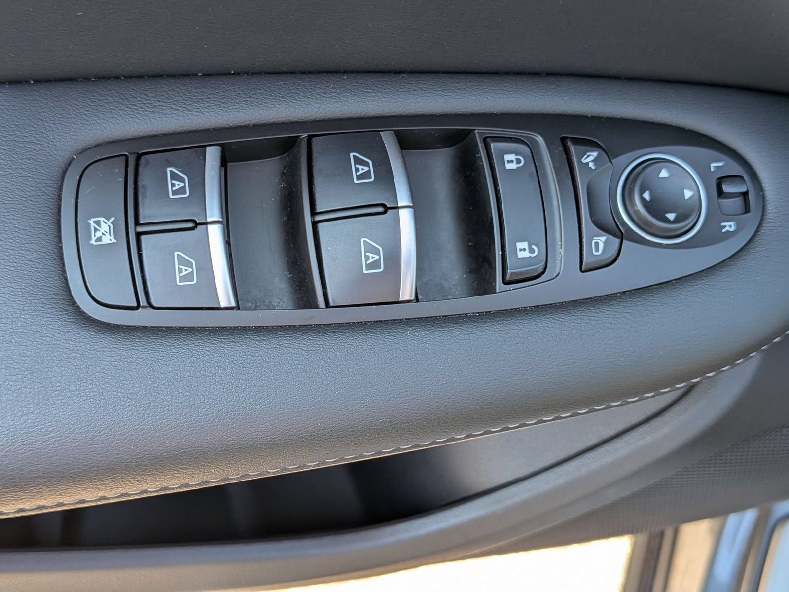 Used 2025 INFINITI QX50 Luxe AWD/4WD image 14