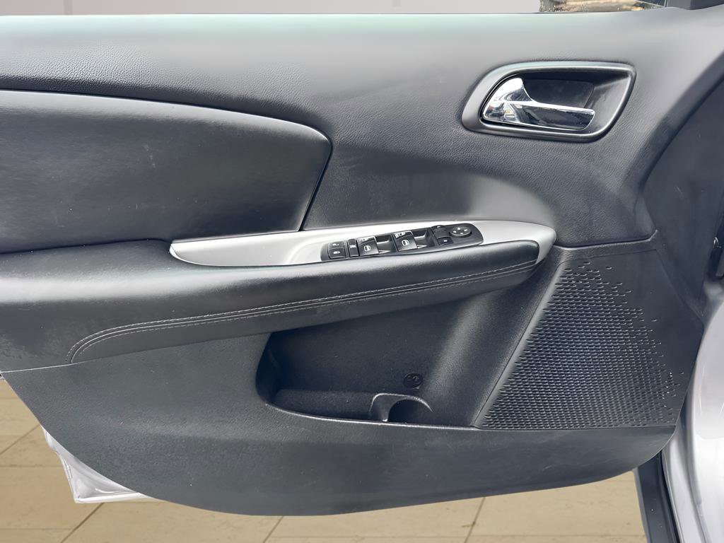 Used 2017 Dodge Journey SE image 22