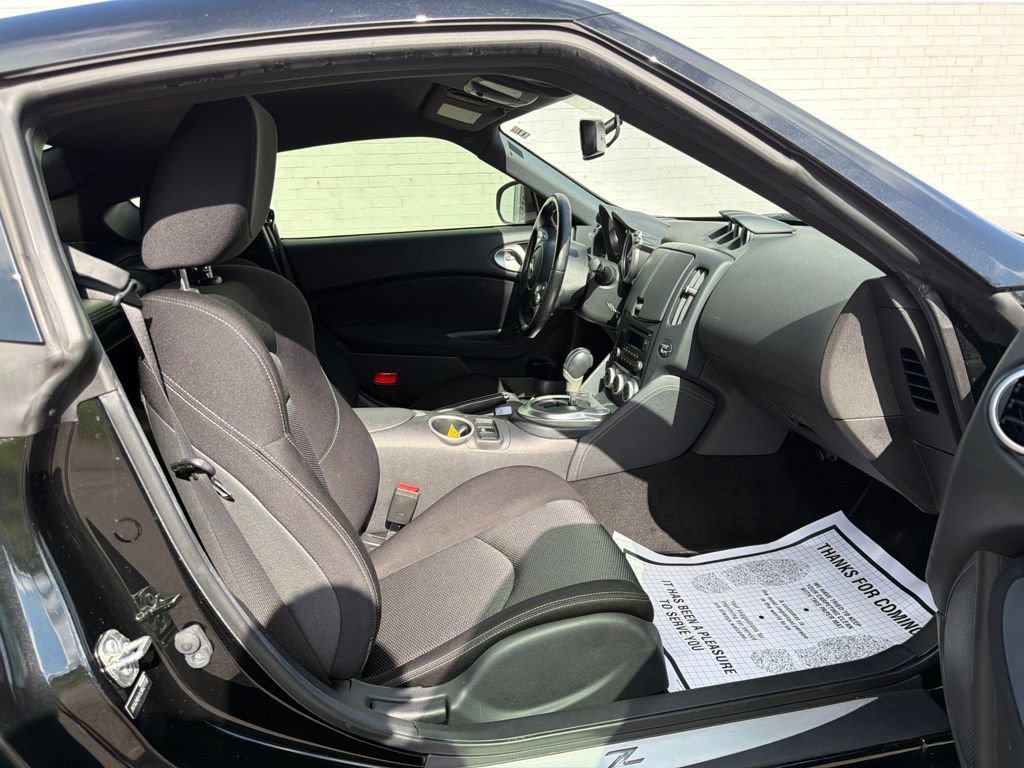 Used 2020 Nissan 370Z Coupe RWD image 9