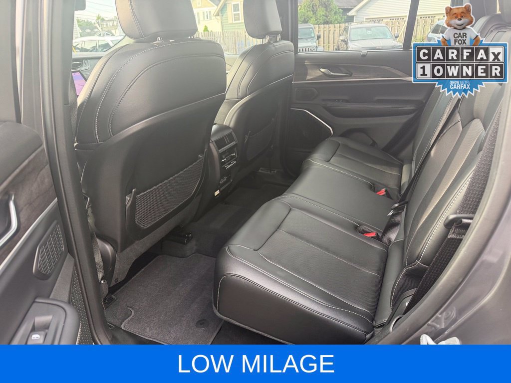 Used 2025 Jeep Grand Cherokee Limited w/ Luxury Tech Group II AWD/4WD image 10