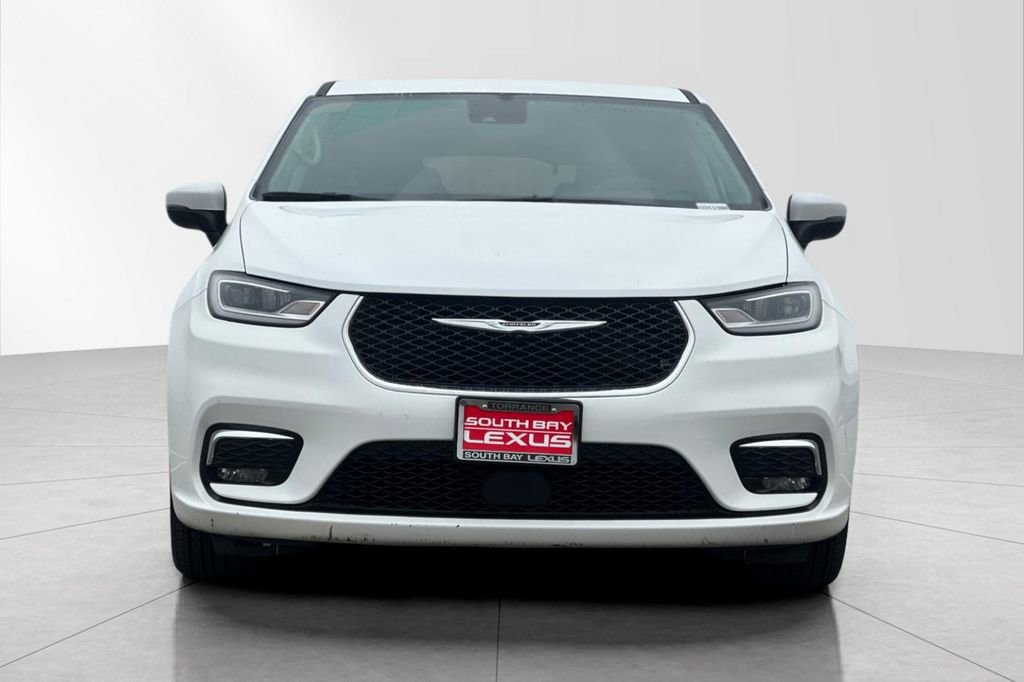 Used 2023 Chrysler Pacifica Touring-L image 9