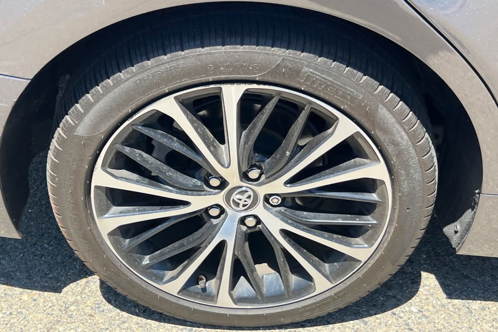 Used 2019 Toyota Camry SE w/ Audio Package FWD image 17
