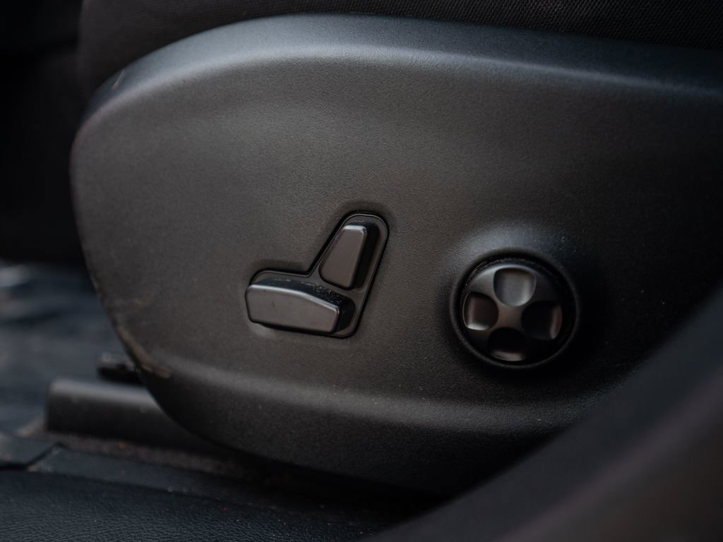 Used 2017 Jeep Cherokee Latitude w/ Comfort/Convenience Group image 26