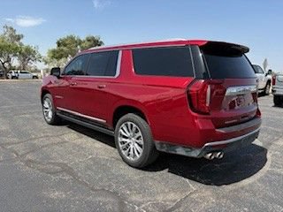 Used 2021 GMC Yukon XL Denali w/ Denali Premium Package AWD/4WD image 3
