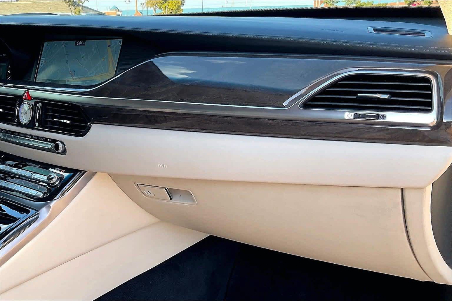 Used 2018 Genesis G90 3.3T Premium RWD image 22