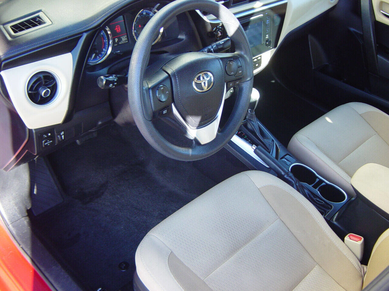 Used 2018 Toyota Corolla LE FWD image 7