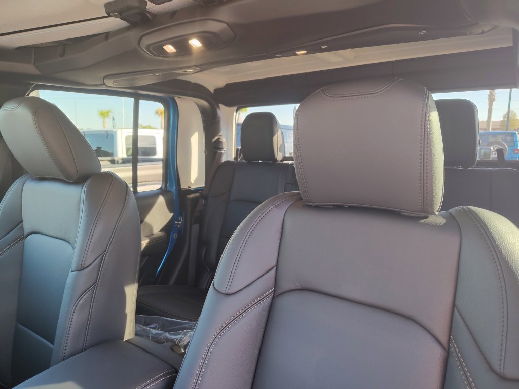 New 2025 Jeep Gladiator Sport w/ Premium Package AWD/4WD image 15