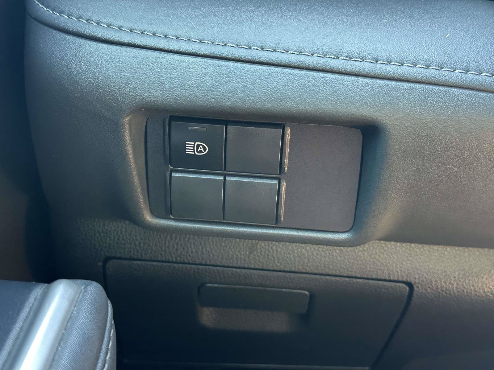 Used 2022 Toyota Highlander L FWD image 21