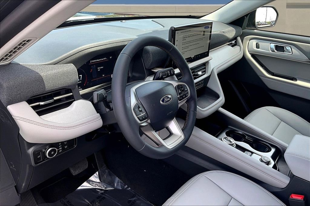 New 2026 Ford Explorer Active RWD image 7