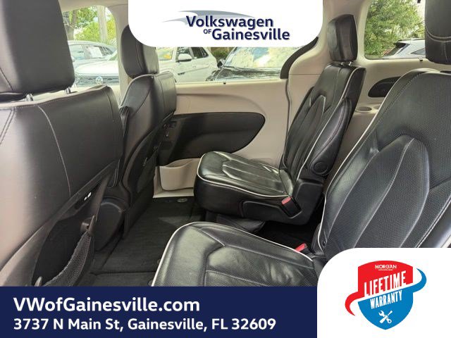 Used 2024 Chrysler Pacifica Limited FWD image 12