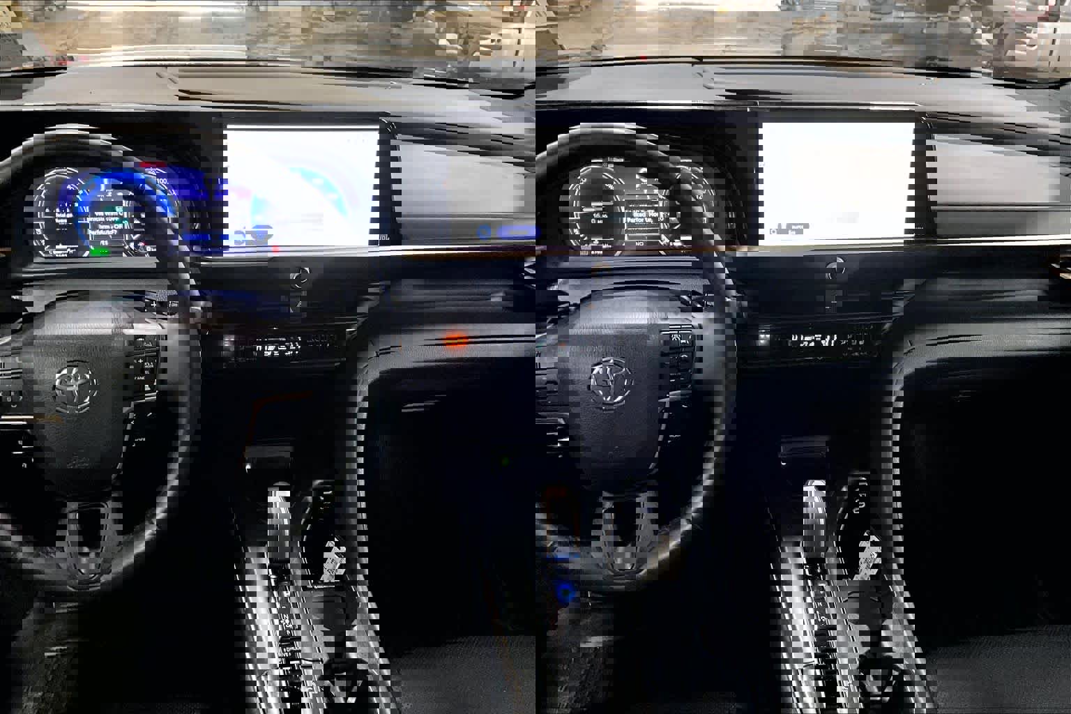 Used 2023 Toyota Crown Platinum image 7