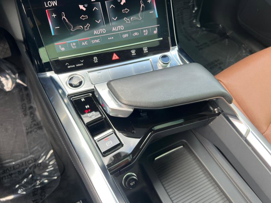 Used 2023 Audi e-tron Premium Plus w/ Premium Plus Package image 26