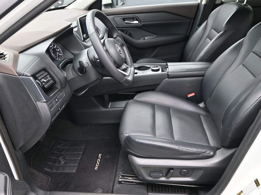 Used 2023 Nissan Rogue SV w/ SV Premium Package image 14