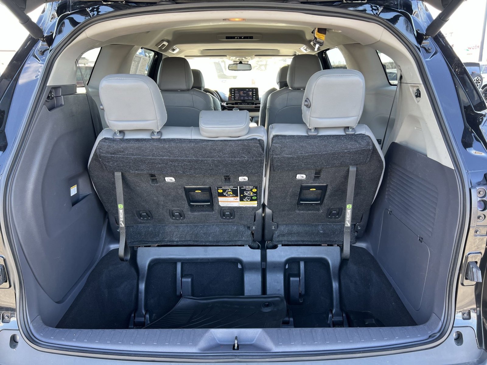 Used 2023 Toyota Sienna XLE image 26
