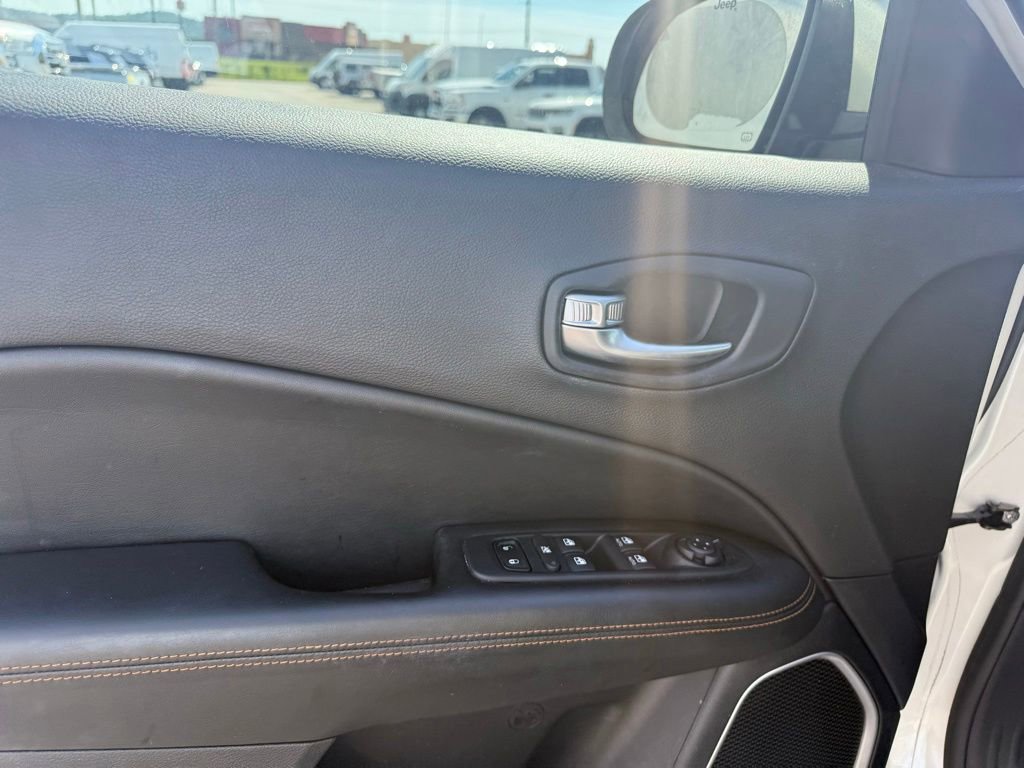 Used 2018 Jeep Compass Limited w/ Navigation Group AWD/4WD image 5
