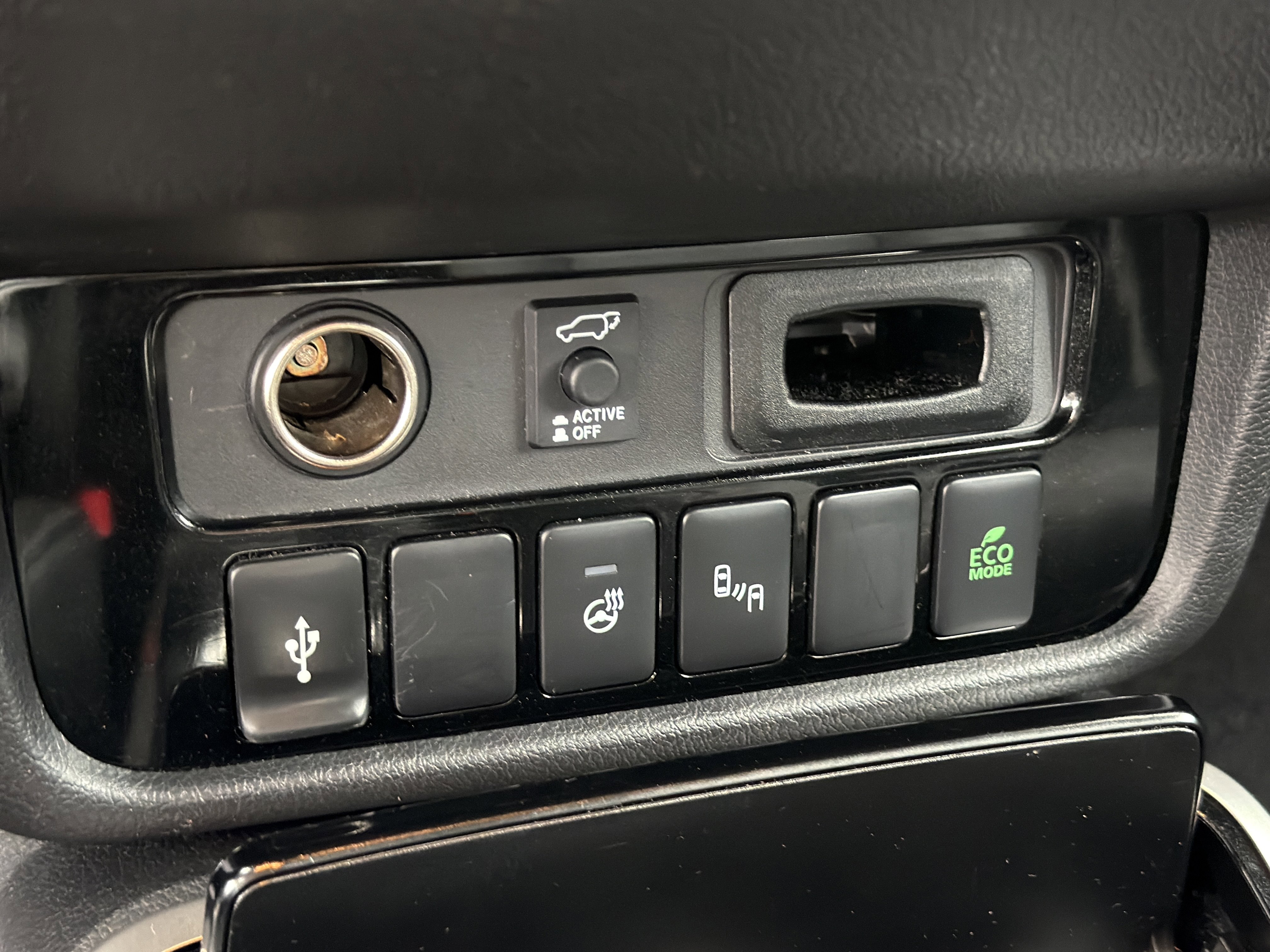 Used 2020 Mitsubishi Outlander SEL image 32