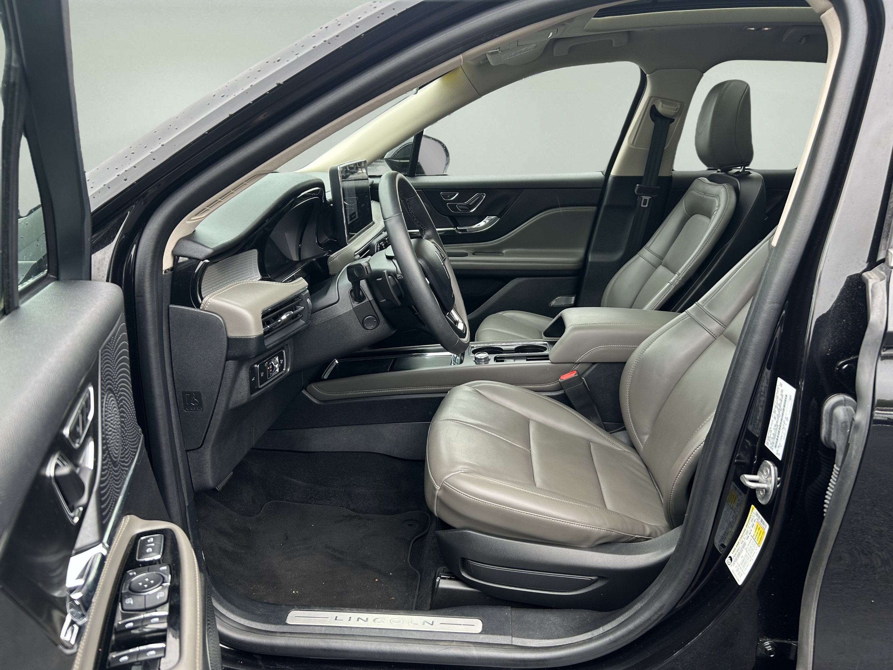 Certified 2023 Lincoln Corsair AWD w/ Equipment Group 101A image 9