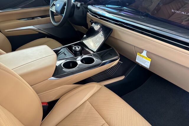 New 2025 Cadillac Escalade IQ Sport 2 w/ LPO, ONYX Package image 18