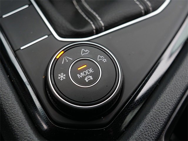 Certified 2025 Volkswagen Taos SE image 31