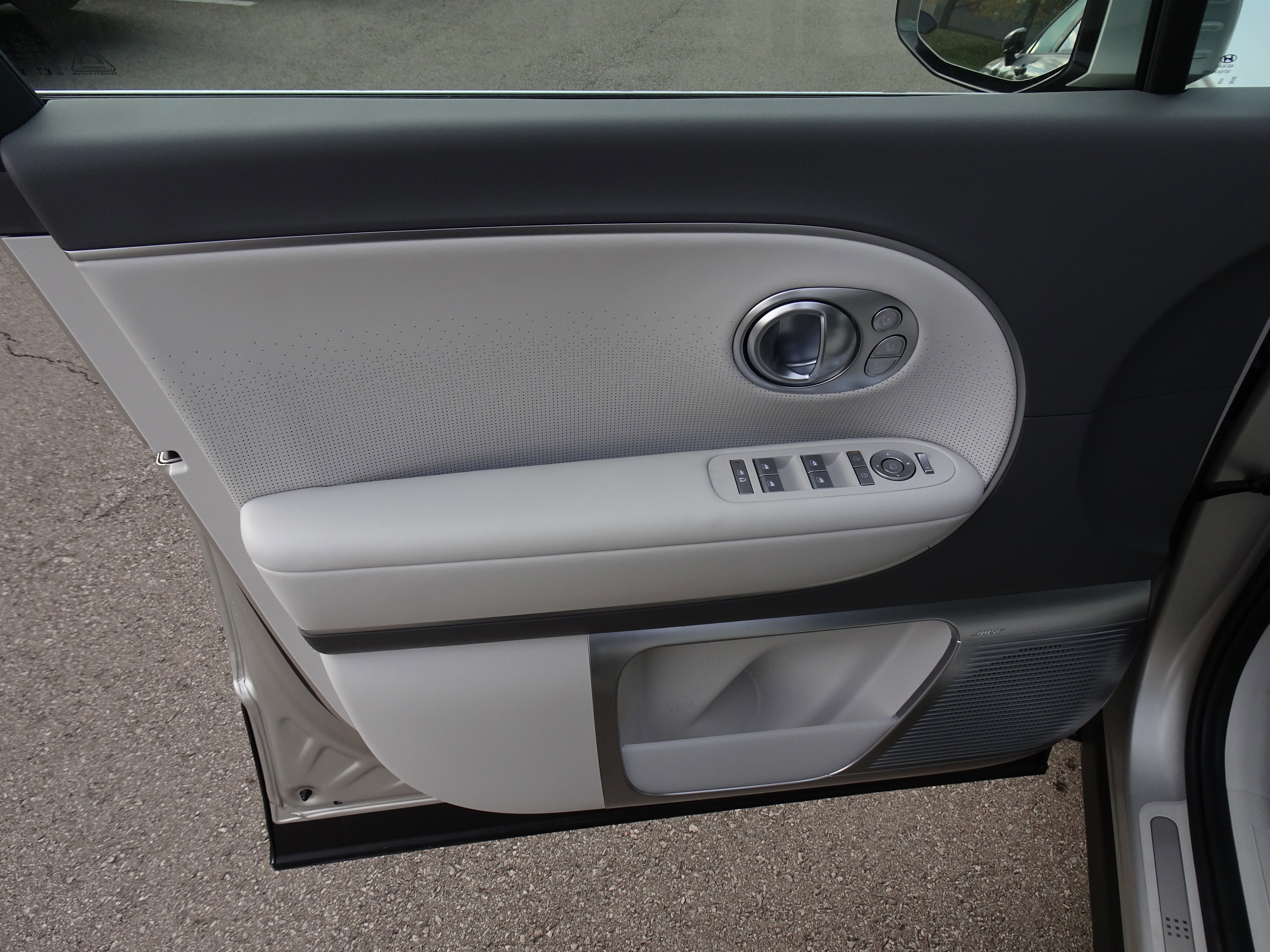 New 2026 Hyundai Ioniq 9 Calligraphy image 15