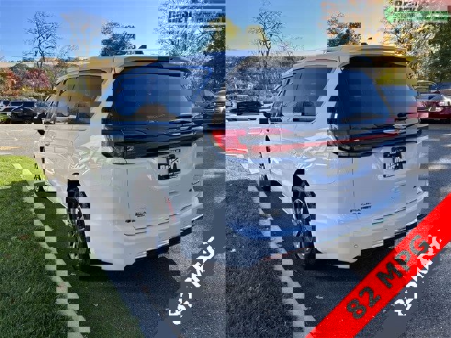 Certified 2024 Chrysler Pacifica Select image 6