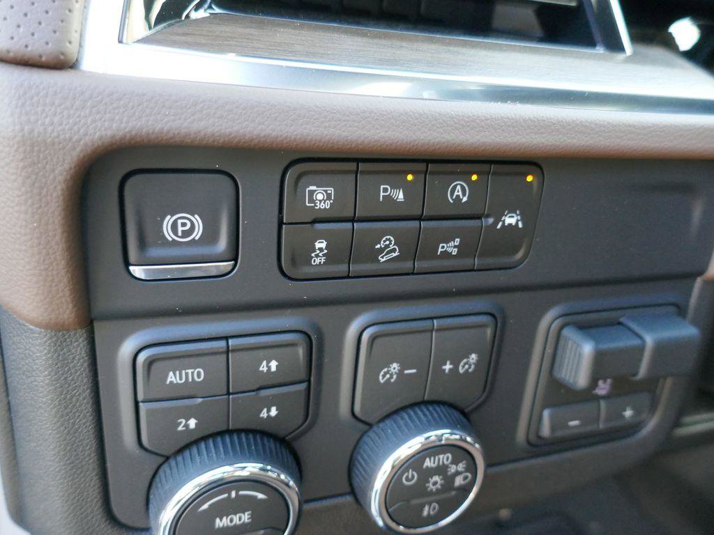 New 2026 Chevrolet Suburban High Country image 17