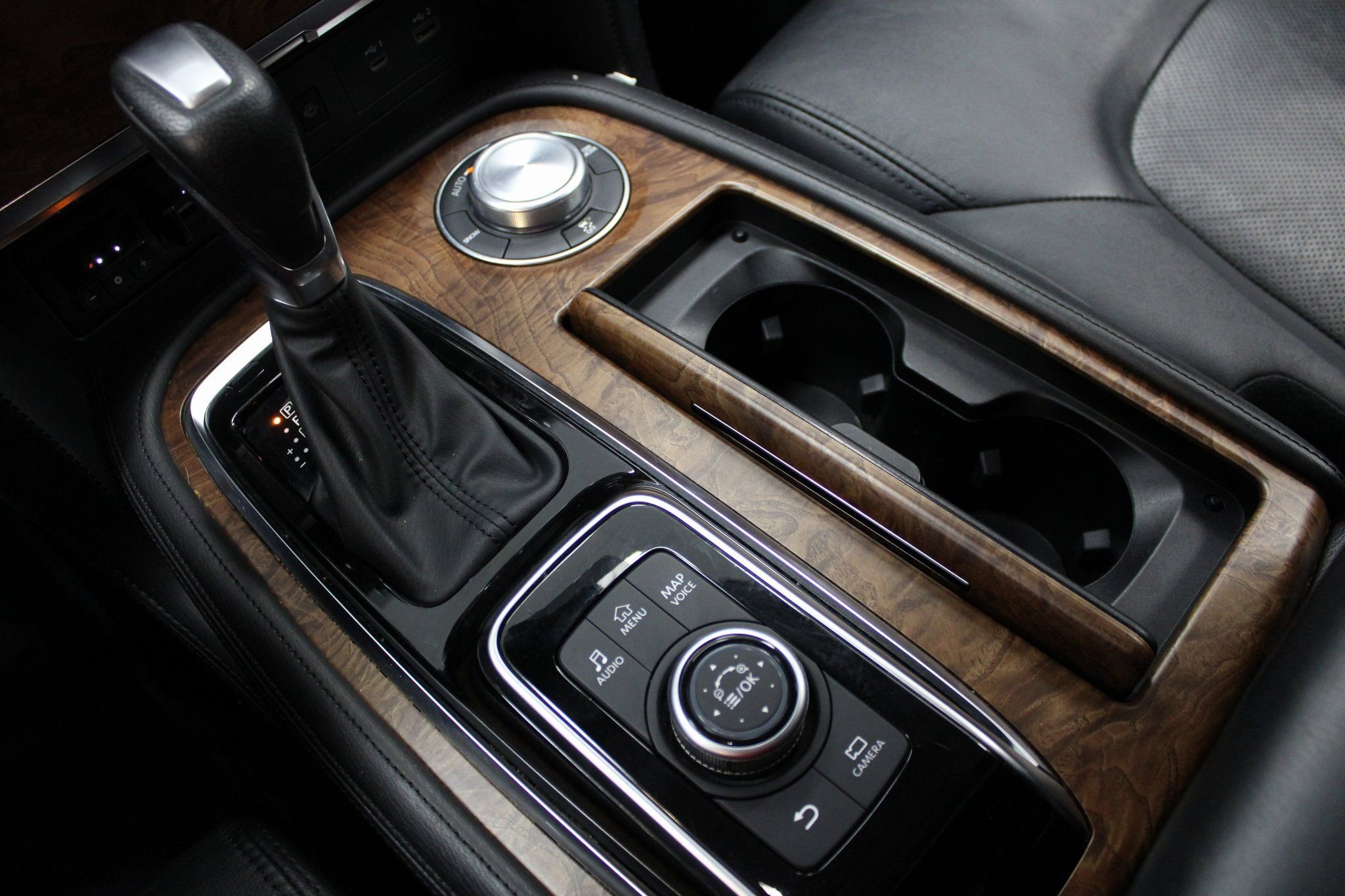 Used 2024 Nissan Armada SL image 39