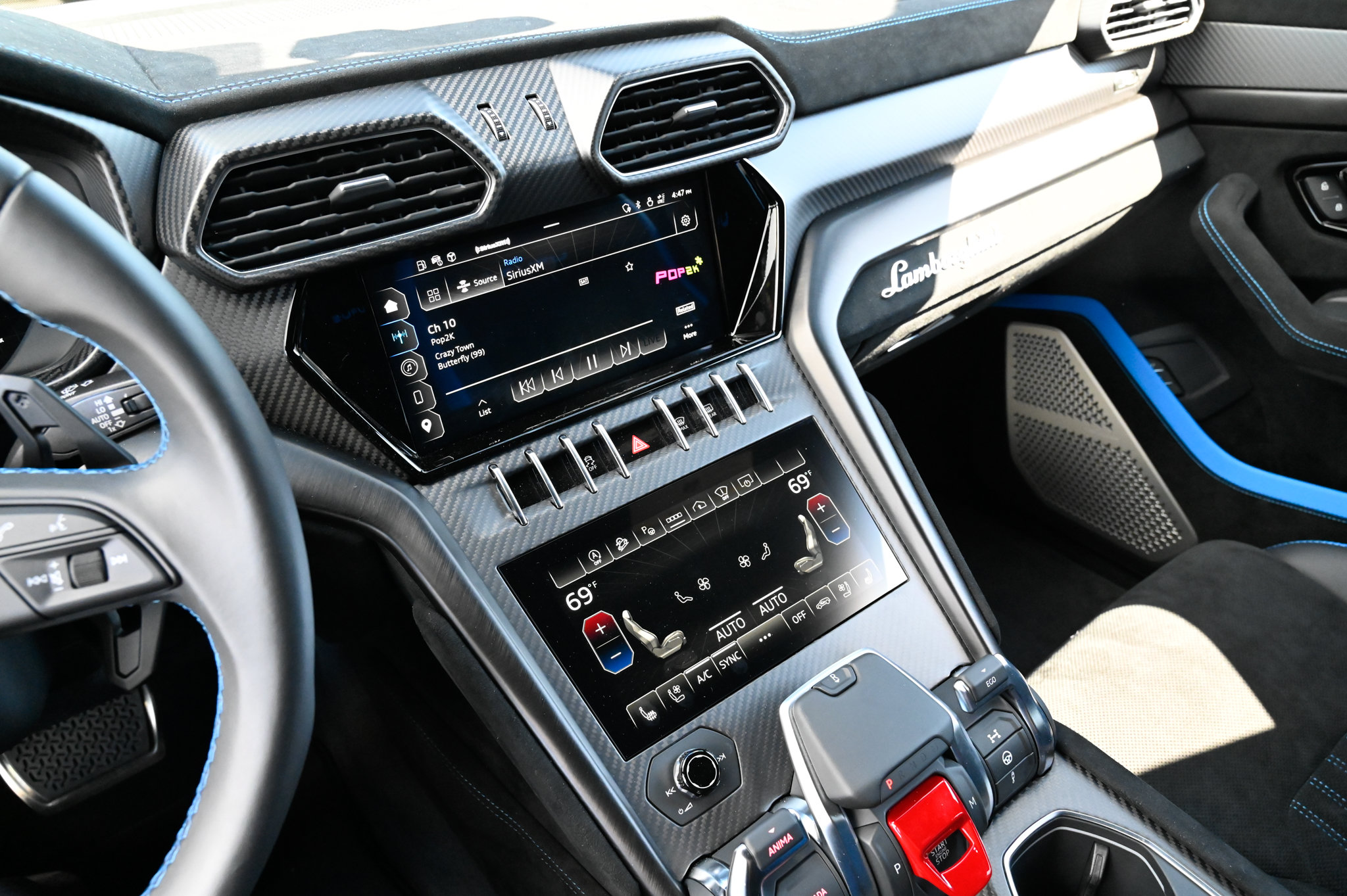 Used 2024 Lamborghini Urus Performante AWD/4WD image 29
