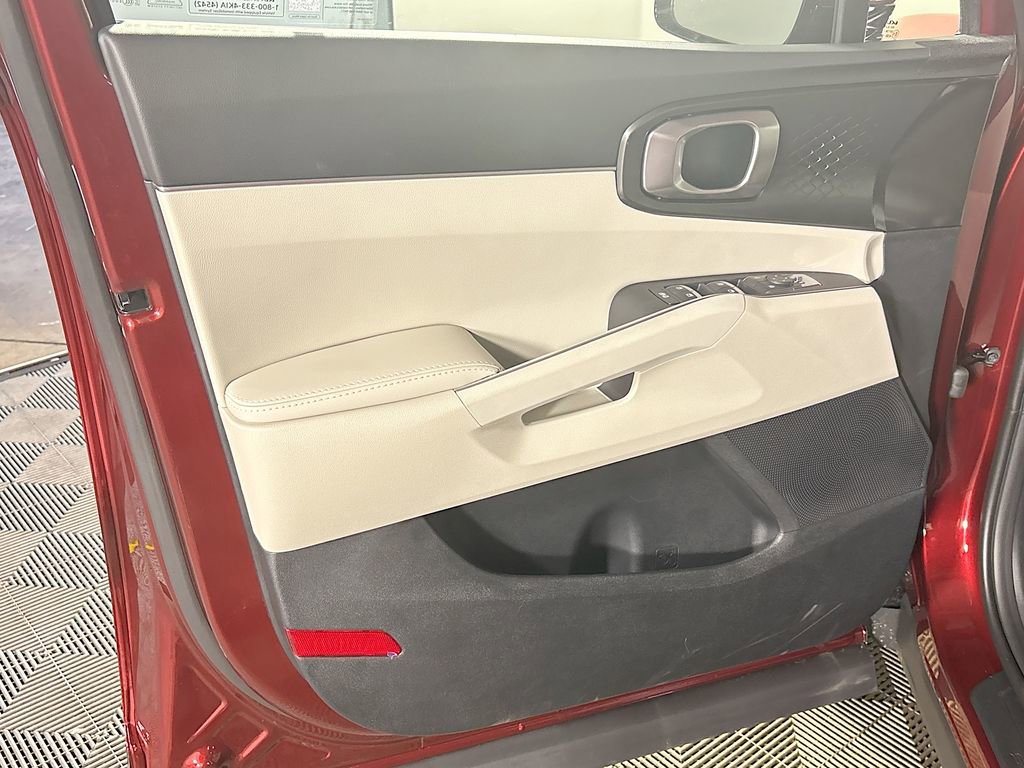 New 2025 Kia Sorento S image 11