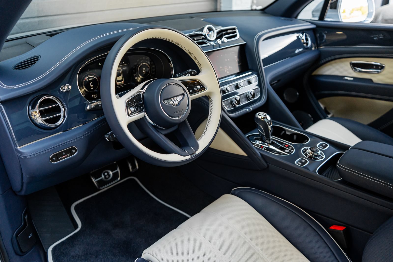 New 2026 Bentley Bentayga Extended Wheelbase AWD/4WD image 30