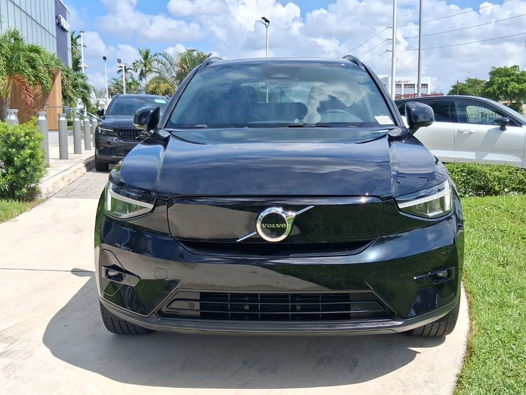 Used 2023 Volvo XC40 Recharge Plus AWD/4WD video 2