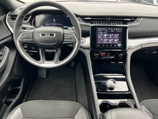 Used 2023 Jeep Grand Cherokee Altitude image 3