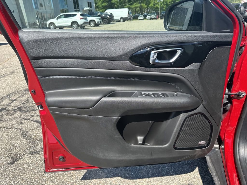 New 2025 Jeep Compass Latitude w/ Sun & Sound Group image 11