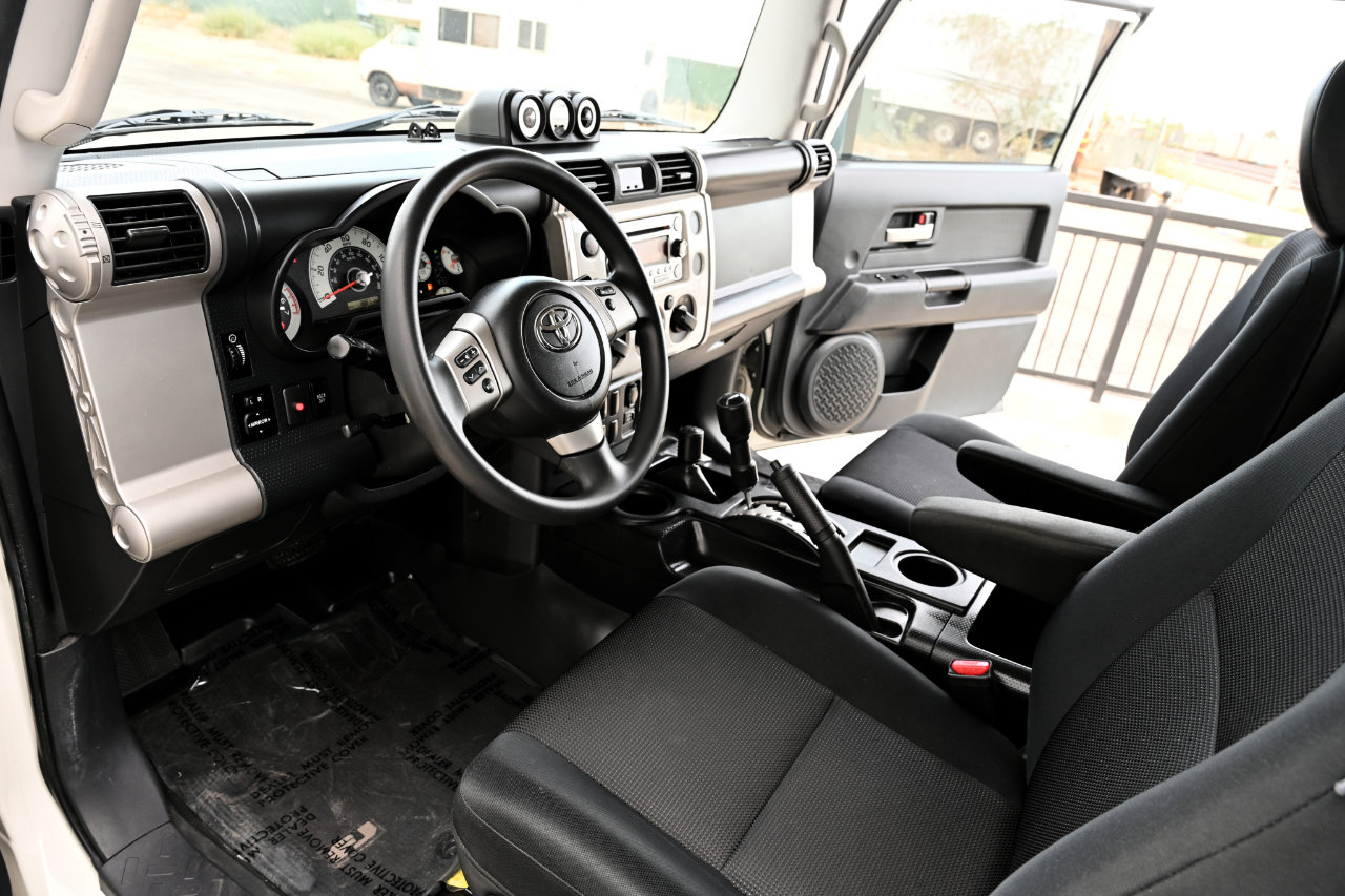 Used 2013 Toyota FJ Cruiser 4WD image 12