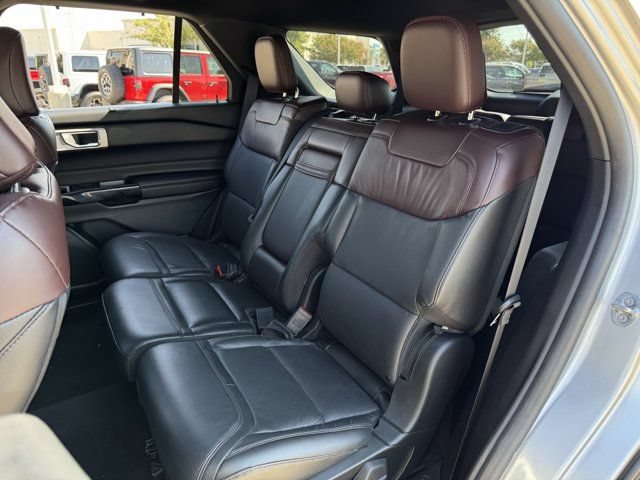 Used 2022 Ford Explorer Platinum w/ Equipment Group 601A RWD image 28