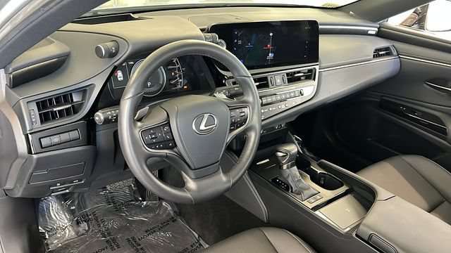 Used 2025 Lexus ES 300h w/ Premium Package FWD image 25