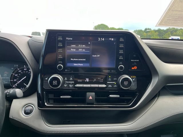 Used 2021 Toyota Highlander XLE FWD image 13