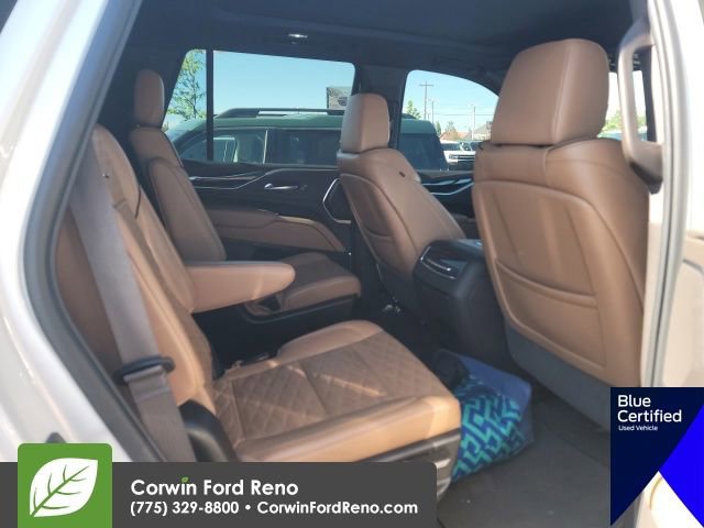 Used 2022 Cadillac Escalade Premium Luxury AWD/4WD image 15