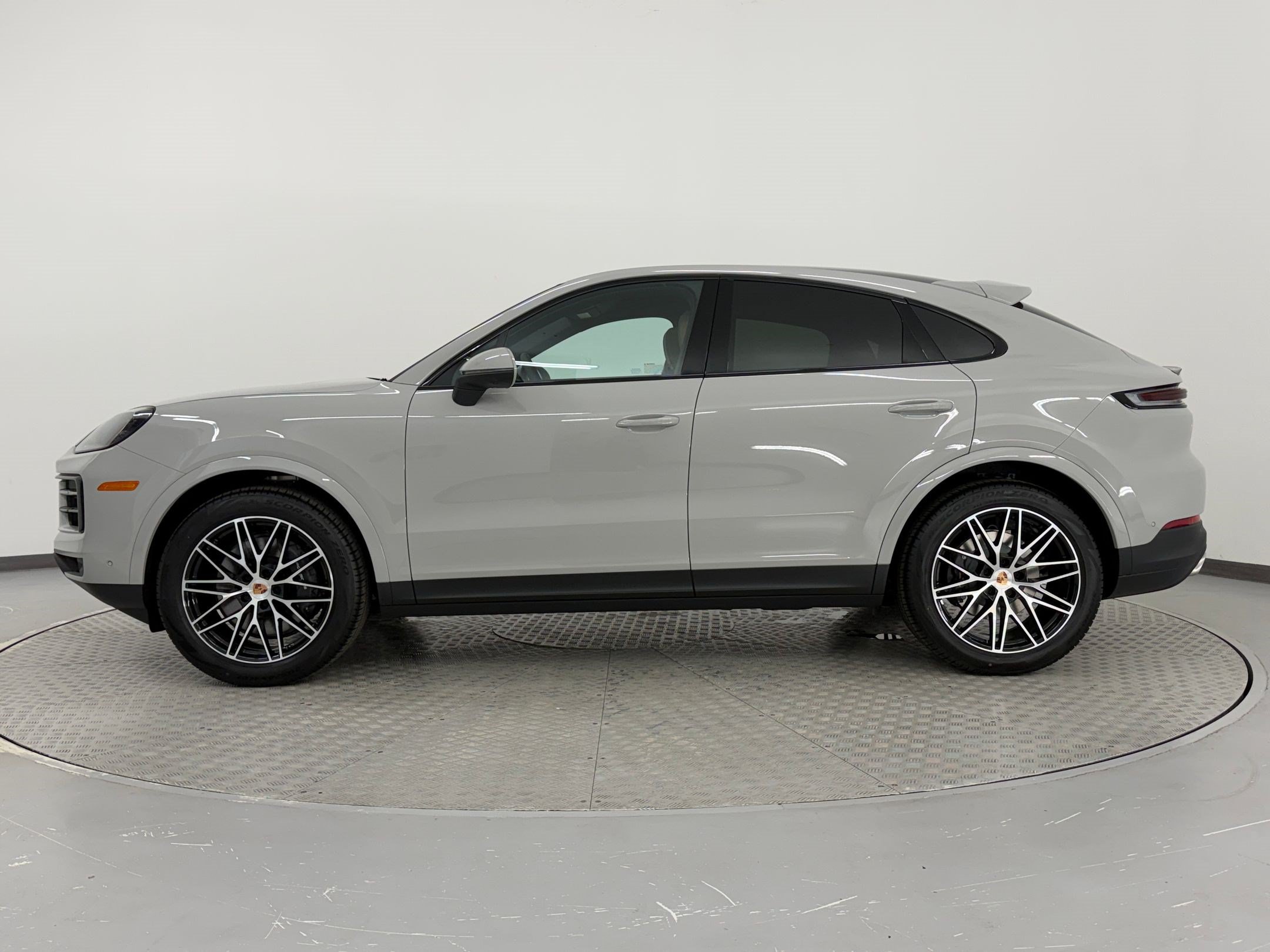 New 2026 Porsche Cayenne Coupe AWD/4WD image 2
