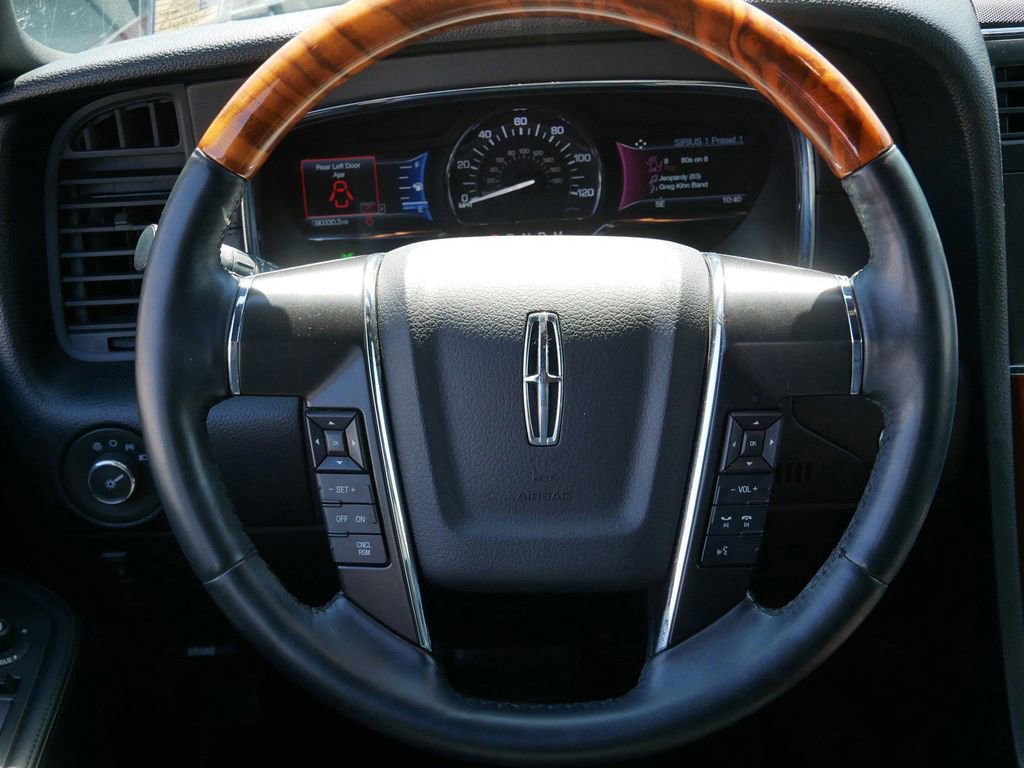 Used 2016 Lincoln Navigator Select AWD/4WD image 18