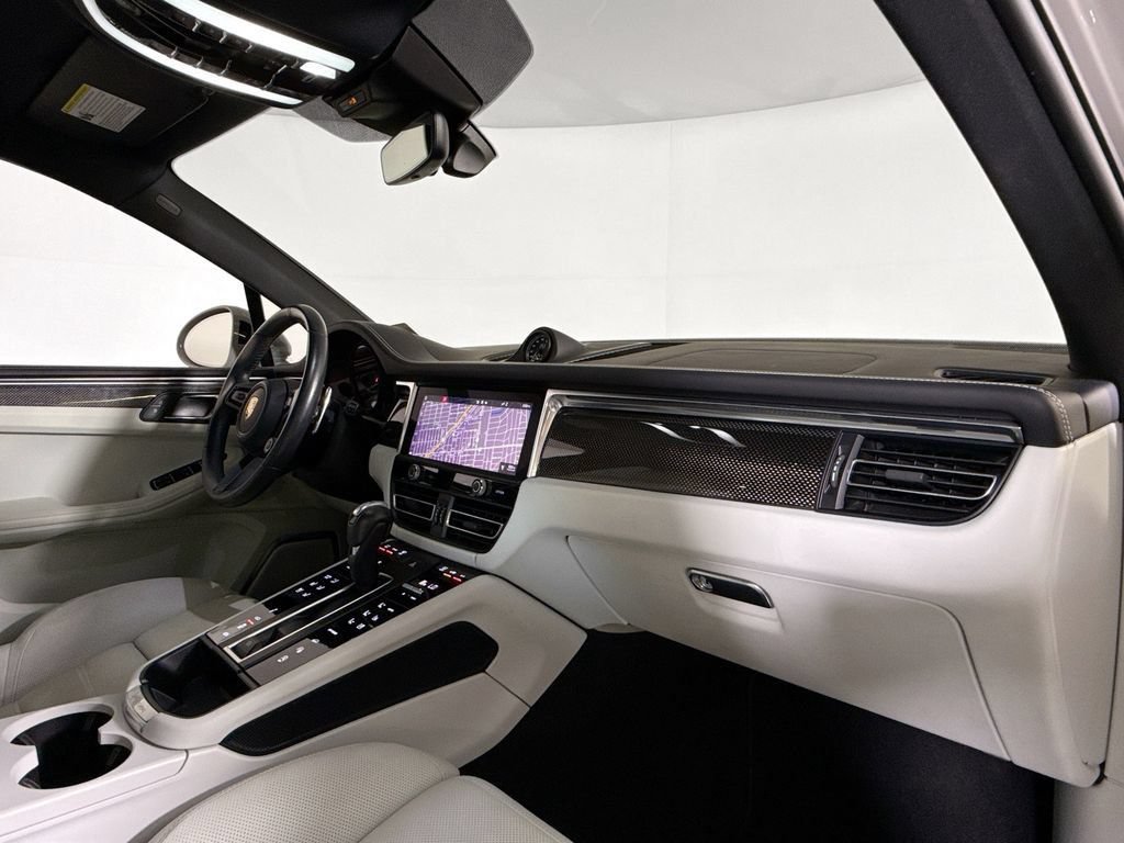 Certified 2024 Porsche Macan GTS AWD/4WD image 17