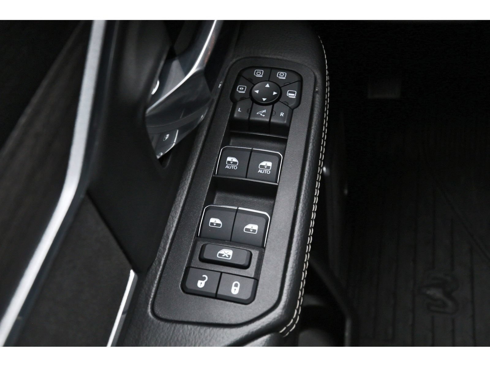 Used 2025 RAM 3500 Laramie AWD/4WD image 21