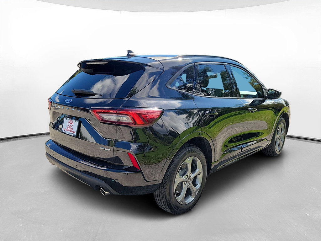 Used 2023 Ford Escape ST-Line w/ Tech Pack #1 AWD/4WD image 4