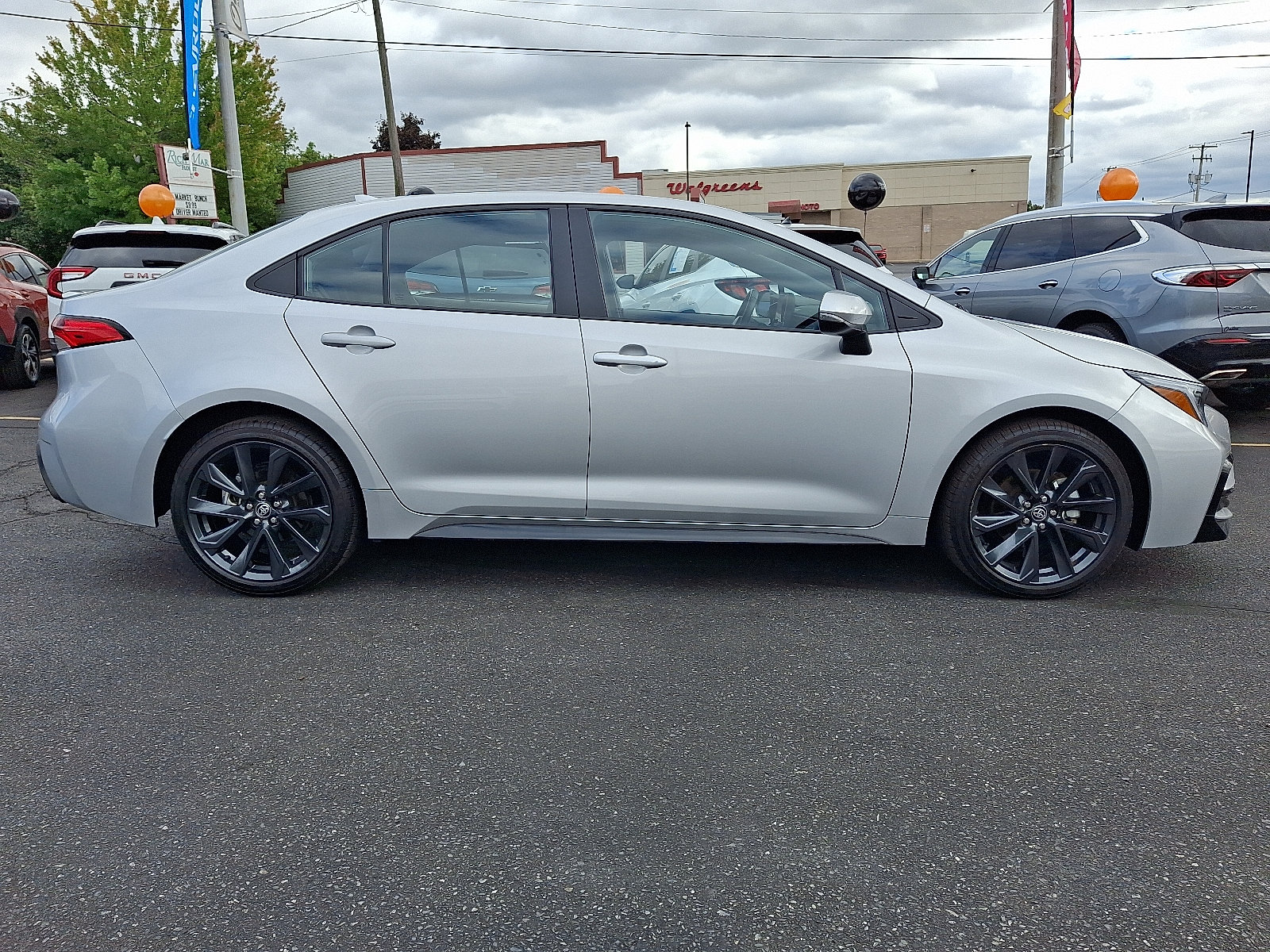 Used 2026 Toyota Corolla SE FWD image 6