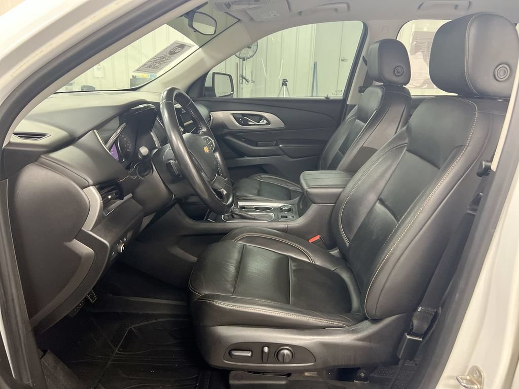 Used 2020 Chevrolet Traverse LT w/ LPO, Floor Liner Package FWD image 18